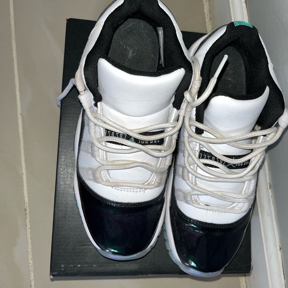 Jordan 11 Low Retro Emerald - Picture 3 of 5